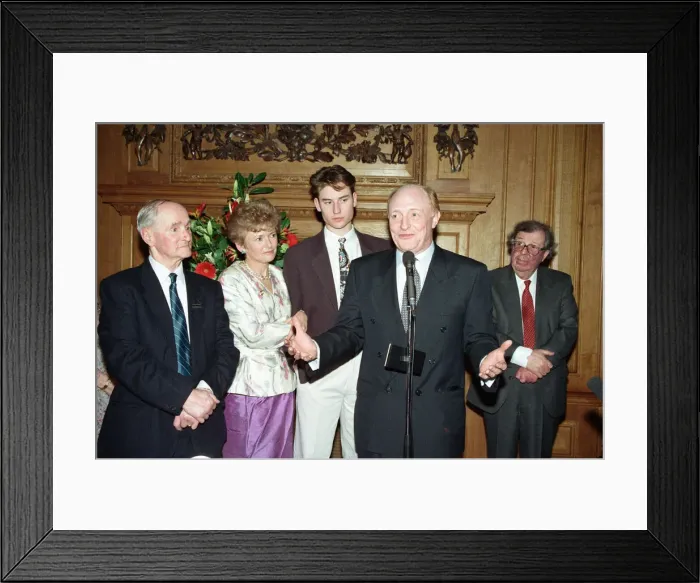 Framed Print : Neil and Glenys Kinnock celebrate their 26th wedding anniversary at Temple, London