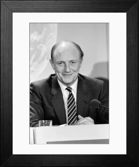 Framed Print : The Labour Party give a press conference to outline their views on defence if they ever Framed Print : The Labour Party give a press conference to outline their views on defence if they ever