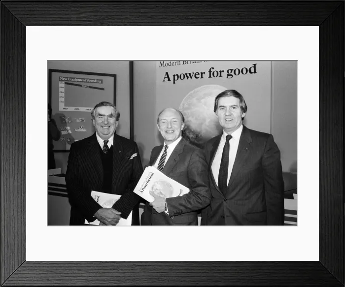 Framed Print : The Labour Party give a press conference to outline their views on defence if they ever