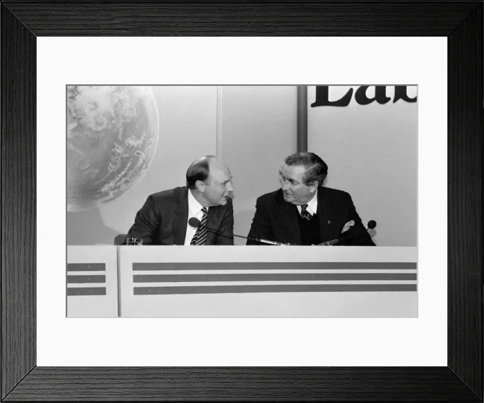 Framed Print : The Labour Party give a press conference to outline their views on defence if they ever