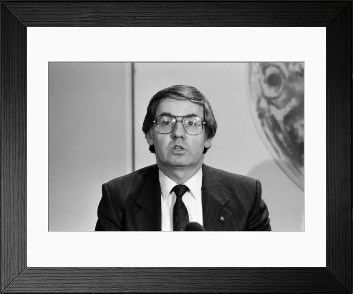 Framed Print : The Labour Party give a press conference to outline their views on defence if they ever Framed Print : The Labour Party give a press conference to outline their views on defence if they ever