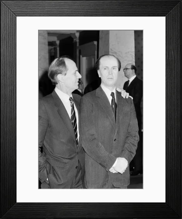 Framed Print : The real Norman Tebbit stands with a wax work of himself at a preview of his wax portrait Framed Print : The real Norman Tebbit stands with a wax work of himself at a preview of his wax portrait