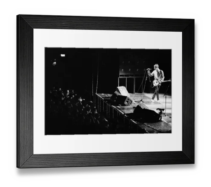 Framed Print : Paul Weller, and his band, The Jam, pictured during their final ever gig in 1982