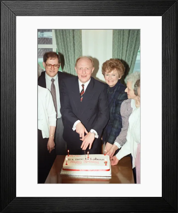 Framed Print : The Labour Party campaigning in Scotland ahead of the 1992 General Election Framed Print : The Labour Party campaigning in Scotland ahead of the 1992 General Election
