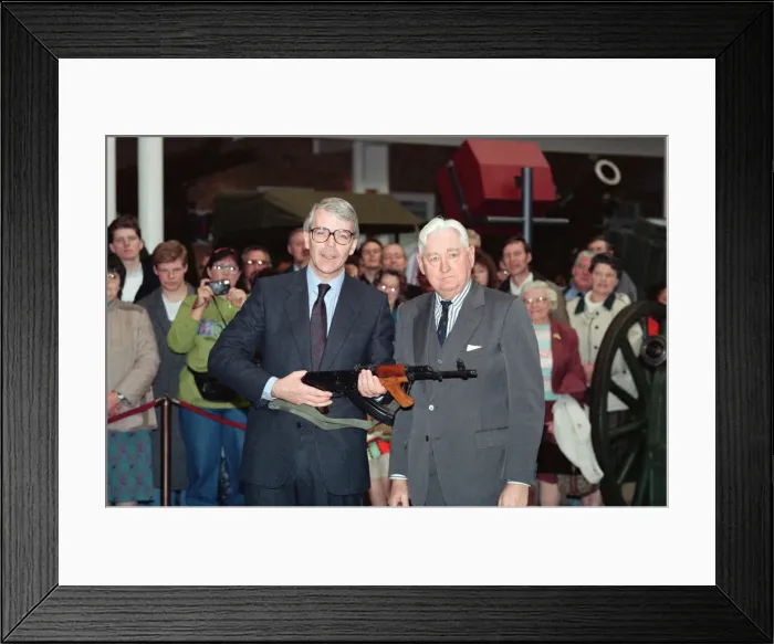 Framed Print : Prime Minister John Major with Field Marshal Lord Bramwall at the presentation to the PM Framed Print : Prime Minister John Major with Field Marshal Lord Bramwall at the presentation to the PM