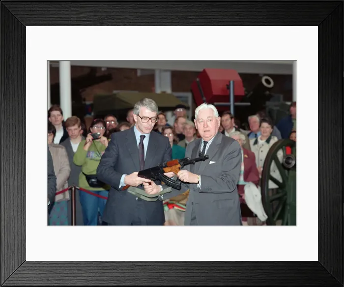 Framed Print : Prime Minister John Major with Field Marshal Lord Bramwall at the presentation to the PM Framed Print : Prime Minister John Major with Field Marshal Lord Bramwall at the presentation to the PM