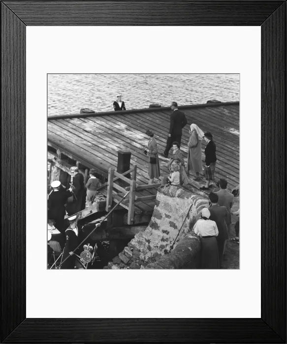 Framed Print : The Royal Family visit South Uist, Outer Hebrides, Scotland Framed Print : The Royal Family visit South Uist, Outer Hebrides, Scotland