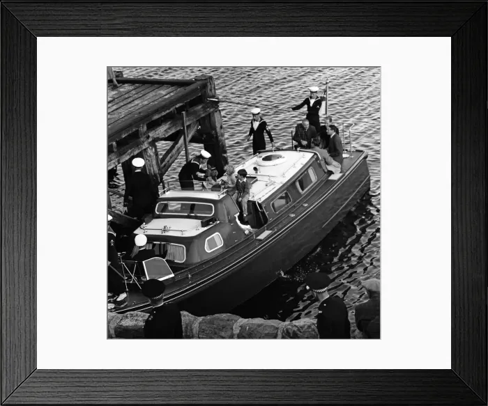 Framed Print : The Royal Family visit South Uist, Outer Hebrides, Scotland Framed Print : The Royal Family visit South Uist, Outer Hebrides, Scotland
