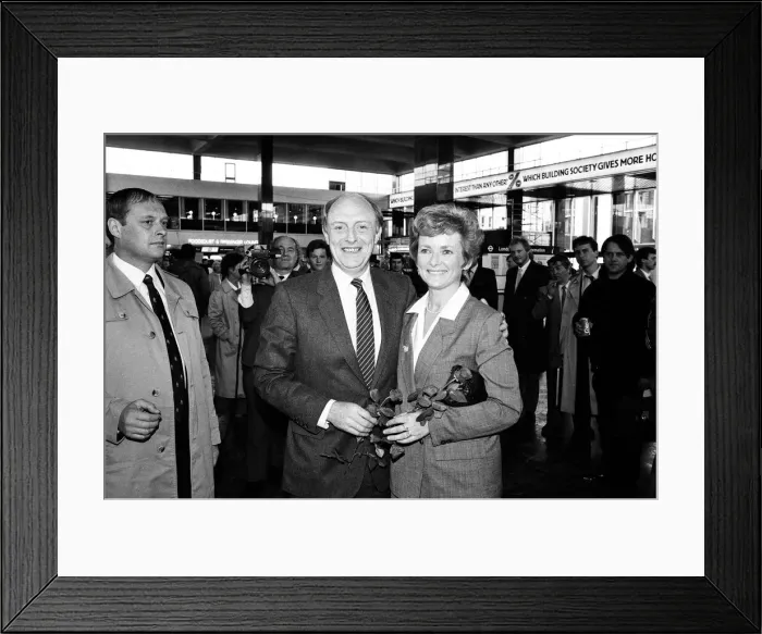 Framed Print : Labour leader Neil Kinnock and his wife Glenys during the 1987 Election Campaign Framed Print : Labour leader Neil Kinnock and his wife Glenys during the 1987 Election Campaign