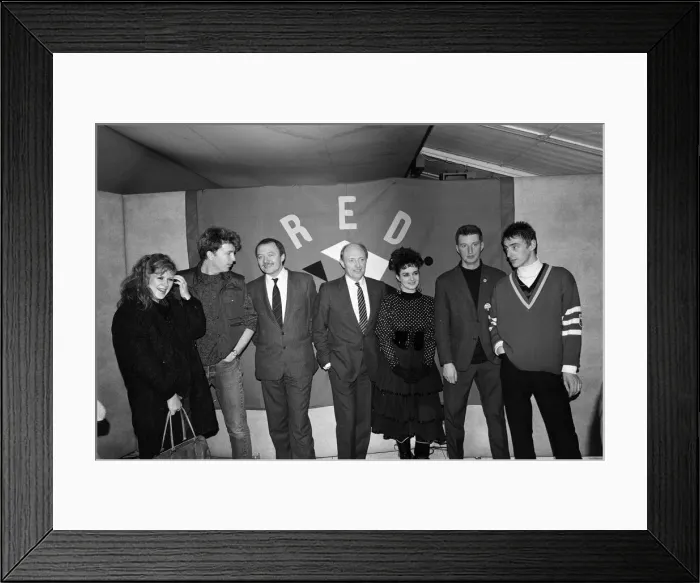 Framed Print : Neil Kinnock and Ken Livingstone with pro-Labour pop stars Kirsty MacColl Framed Print : Neil Kinnock and Ken Livingstone with pro-Labour pop stars Kirsty MacColl
