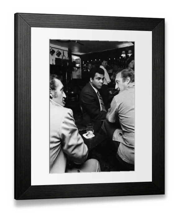Framed Print : Muhammad Ali visiting Heckfield, Hampshire. Pictured in the New Inn pub Framed Print : Muhammad Ali visiting Heckfield, Hampshire. Pictured in the New Inn pub