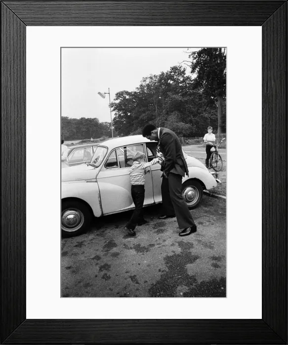 Framed Print : Muhammad Ali visiting Heckfield, Hampshire. Pictured, outside the New Inn pub Framed Print : Muhammad Ali visiting Heckfield, Hampshire. Pictured, outside the New Inn pub