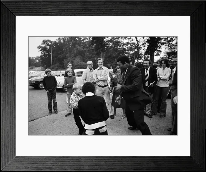 Framed Print : Muhammad Ali visiting Heckfield, Hampshire. Pictured, outside the New Inn pub Framed Print : Muhammad Ali visiting Heckfield, Hampshire. Pictured, outside the New Inn pub