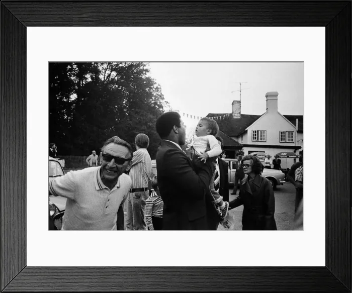 Framed Print : Muhammad Ali visiting Heckfield, Hampshire. Pictured, outside the New Inn pub Framed Print : Muhammad Ali visiting Heckfield, Hampshire. Pictured, outside the New Inn pub