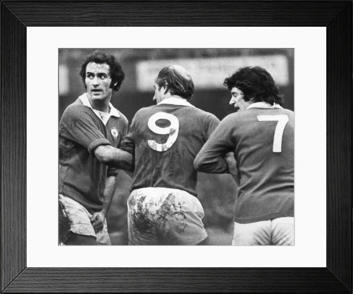 Framed Print : Bobby Charlton, playing for Manchester United in what would be his last season for Framed Print : Bobby Charlton, playing for Manchester United in what would be his last season for