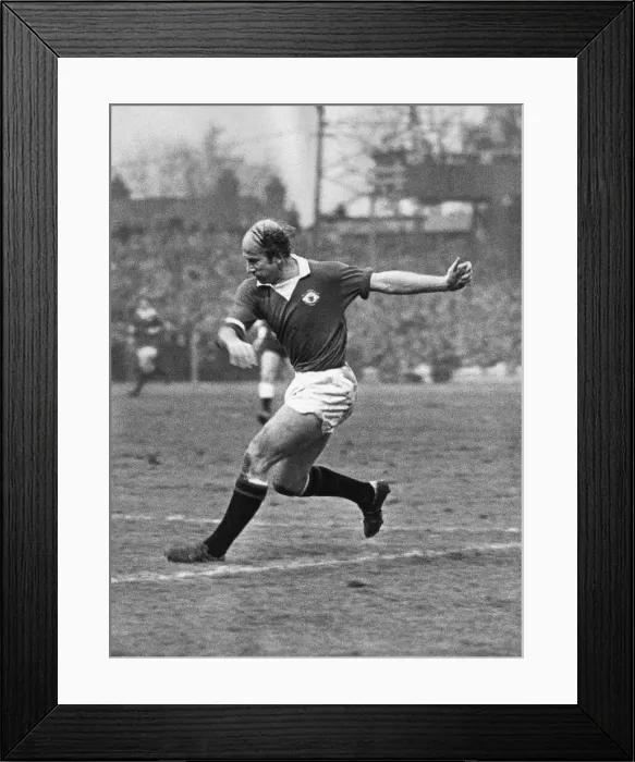 Framed Print : Bobby Charlton, playing for Manchester United in what would be his last season for Framed Print : Bobby Charlton, playing for Manchester United in what would be his last season for