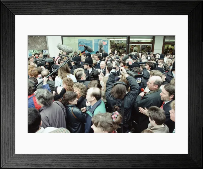 Framed Print : Labour leader Neil Kinnock hitting the campaign trail in Southampton ahead of the 1992