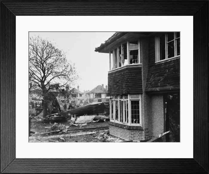 Framed Print : Clacton air crash 1940. German Heinkel He 111 crashed during a minelaying sortie Framed Print : Clacton air crash 1940. German Heinkel He 111 crashed during a minelaying sortie