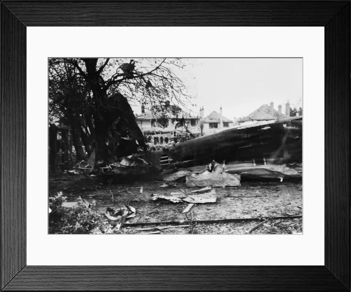 Framed Print : Clacton air crash 1940. German Heinkel He 111 crashed during a minelaying sortie Framed Print : Clacton air crash 1940. German Heinkel He 111 crashed during a minelaying sortie