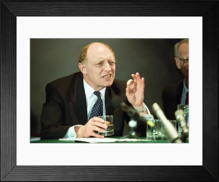 Framed Print : Labour leader Neil Kinnock speaking in the run-up to the 1992 election, Cambridge
