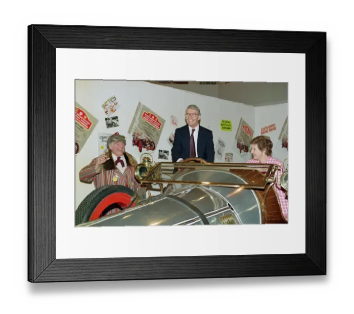 Framed Print : Prime Minister John Major and his wife Norma at the Ideal Home Exhibition, Earls Court