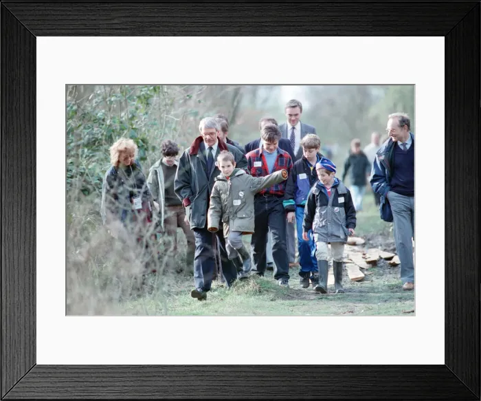 Framed Print : Prime Minister John Major in Huntingdon, during the general election campaign Framed Print : Prime Minister John Major in Huntingdon, during the general election campaign
