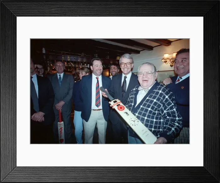 Framed Print : Prime Minister John Major in a pub in Huntingdon, during the general election campaign Framed Print : Prime Minister John Major in a pub in Huntingdon, during the general election campaign