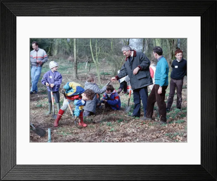 Framed Print : Prime Minister John Major in Huntingdon, during the general election campaign Framed Print : Prime Minister John Major in Huntingdon, during the general election campaign