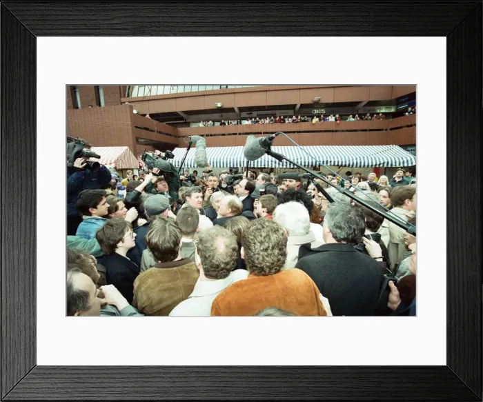 Framed Print : Labour leader Neil Kinnock visits Redditch, Worcestershire