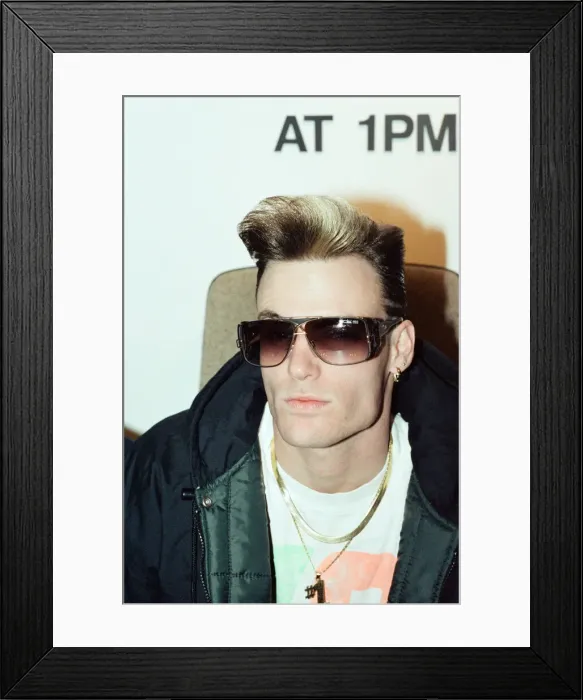 Framed Print : Vanilla Ice signs autographs at Tower Records, Piccadilly. 3rd December 1990 Framed Print : Vanilla Ice signs autographs at Tower Records, Piccadilly. 3rd December 1990