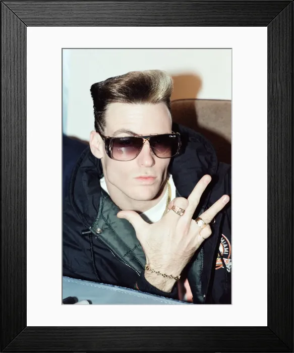 Framed Print : Vanilla Ice signs autographs at Tower Records, Piccadilly. 3rd December 1990