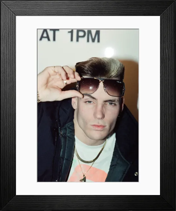 Framed Print : Vanilla Ice signs autographs at Tower Records, Piccadilly. 3rd December 1990 Framed Print : Vanilla Ice signs autographs at Tower Records, Piccadilly. 3rd December 1990