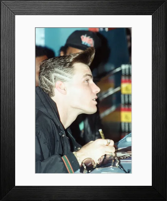 Framed Print : Vanilla Ice signs autographs at Tower Records, Piccadilly. 3rd December 1990 Framed Print : Vanilla Ice signs autographs at Tower Records, Piccadilly. 3rd December 1990