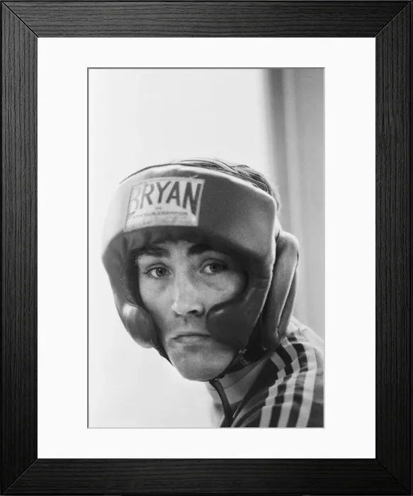 Framed Print : Alan Minter (born 17 August 1951) is a British former professional boxer who competed Framed Print : Alan Minter (born 17 August 1951) is a British former professional boxer who competed