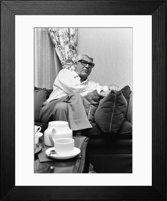 Framed Print : Cary Grant, interview with Sunday Mirror Journalist Eve Pollard Framed Print : Cary Grant, interview with Sunday Mirror Journalist Eve Pollard