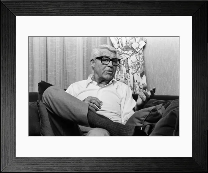 Framed Print : Cary Grant, interview with Sunday Mirror Journalist Eve Pollard Framed Print : Cary Grant, interview with Sunday Mirror Journalist Eve Pollard