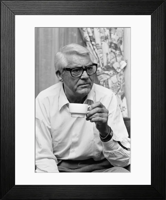 Framed Print : Cary Grant, interview with Sunday Mirror Journalist Eve Pollard