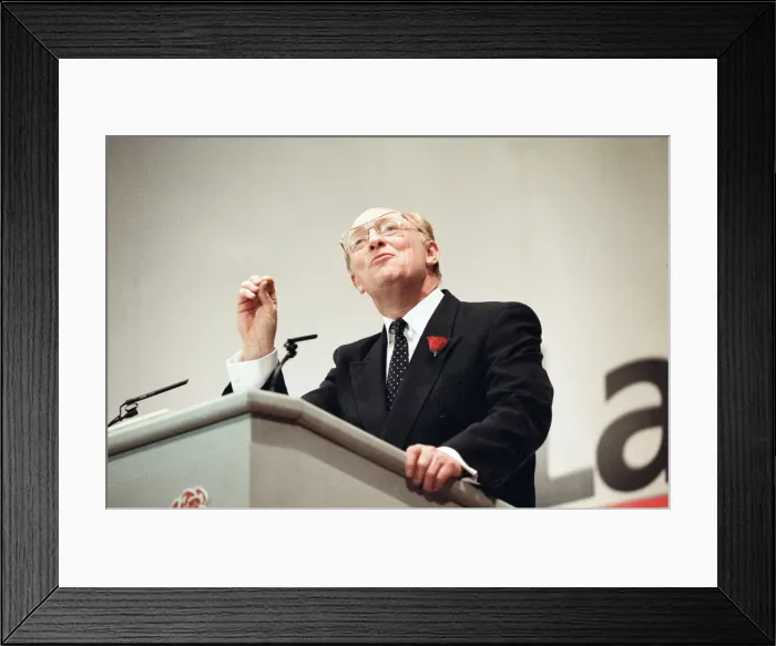 Framed Print : Labour leader Neil Kinnock press conference at Millbank the day before the 1992 General Framed Print : Labour leader Neil Kinnock press conference at Millbank the day before the 1992 General