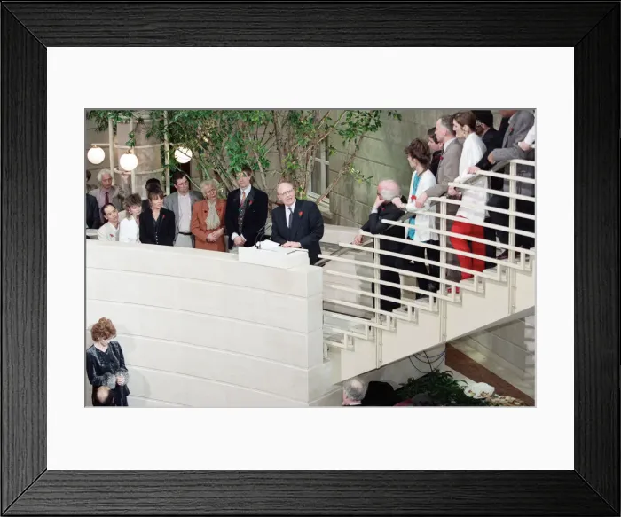 Framed Print : Labour rally ahead of the 1992 General Election. Neil Kinnock speaking. 5th April 1992 Framed Print : Labour rally ahead of the 1992 General Election. Neil Kinnock speaking. 5th April 1992
