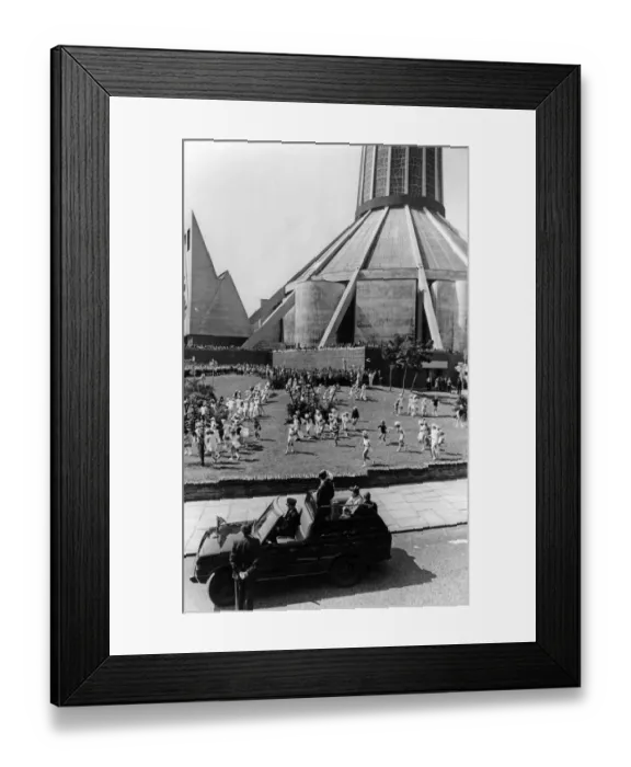 Framed Print : Queen Elizabeth II in Liverpool during her Silver Jubilee Tour. 21st June 1977