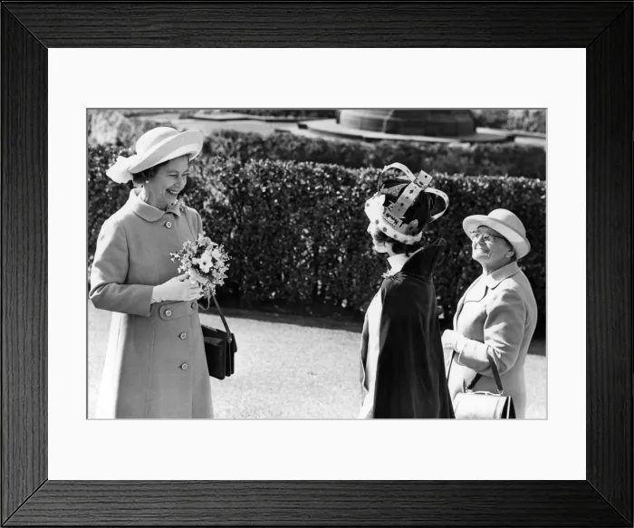 Framed Print : Queen Elizabeth II in Liverpool during her Silver Jubilee Tour Framed Print : Queen Elizabeth II in Liverpool during her Silver Jubilee Tour