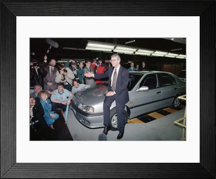 Framed Print : Prime Minister John Major visiting a Nissan car factory. 29th March 1992 Framed Print : Prime Minister John Major visiting a Nissan car factory. 29th March 1992