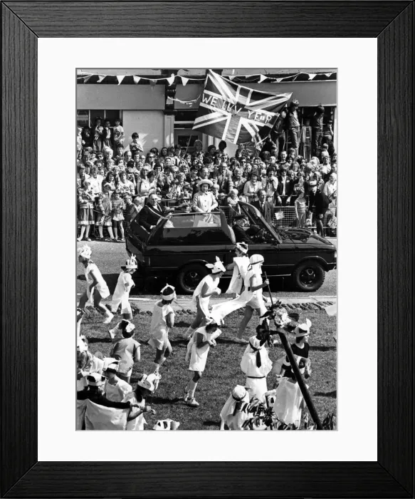 Framed Print : Queen Elizabeth II in Liverpool during her Silver Jubilee Tour Framed Print : Queen Elizabeth II in Liverpool during her Silver Jubilee Tour
