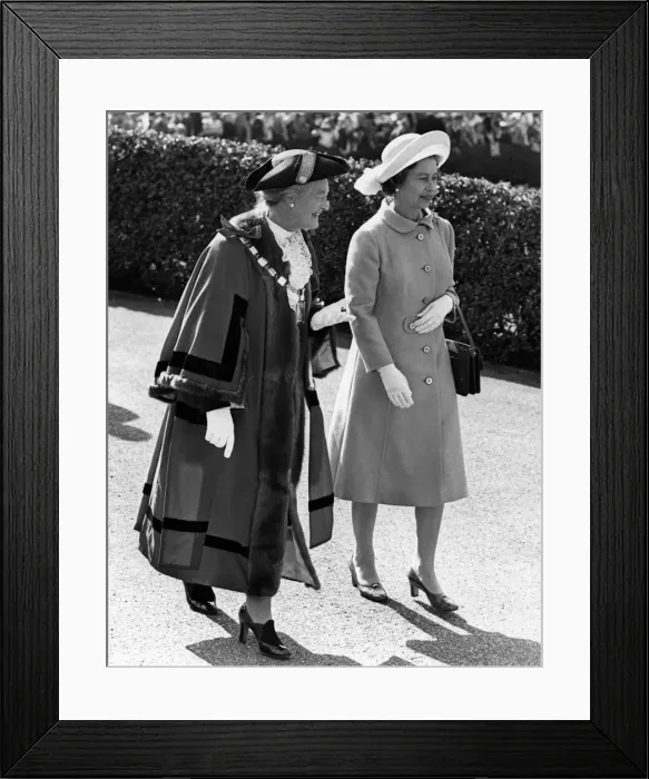 Framed Print : Queen Elizabeth II in Liverpool during her Silver Jubilee Tour Framed Print : Queen Elizabeth II in Liverpool during her Silver Jubilee Tour