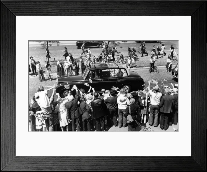 Framed Print : Queen Elizabeth II in Liverpool during her Silver Jubilee Tour Framed Print : Queen Elizabeth II in Liverpool during her Silver Jubilee Tour