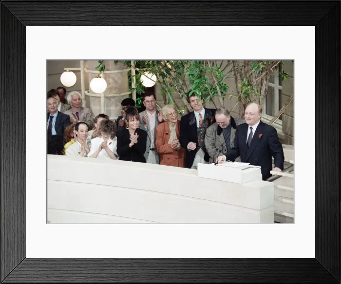 Framed Print : Labour rally ahead of the 1992 General Election. Neil Kinnock speaking. 5th April 1992 Framed Print : Labour rally ahead of the 1992 General Election. Neil Kinnock speaking. 5th April 1992