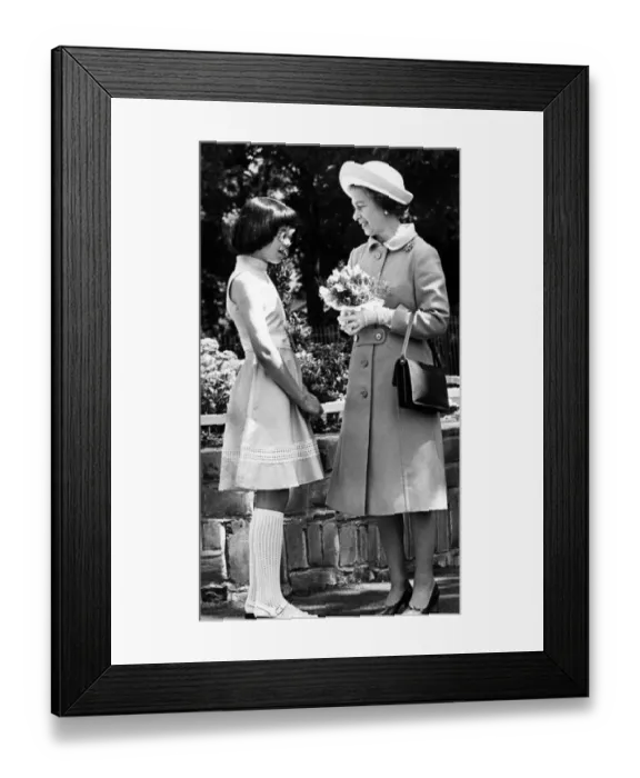 Framed Print : Queen Elizabeth II in Liverpool during her Silver Jubilee Tour Framed Print : Queen Elizabeth II in Liverpool during her Silver Jubilee Tour