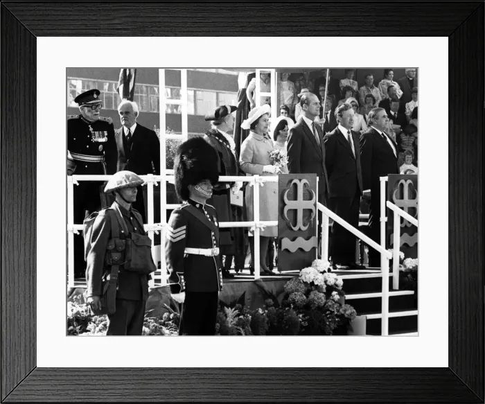 Framed Print : Queen Elizabeth II in Liverpool during her Silver Jubilee Tour Framed Print : Queen Elizabeth II in Liverpool during her Silver Jubilee Tour
