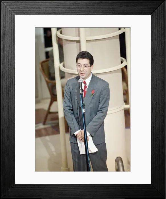 Framed Print : Labour rally ahead of the 1992 General Election. Ben Elton on stage. 5th April 1992 Framed Print : Labour rally ahead of the 1992 General Election. Ben Elton on stage. 5th April 1992