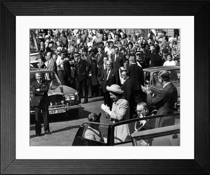 Framed Print : Queen Elizabeth II in Liverpool during her Silver Jubilee Tour Framed Print : Queen Elizabeth II in Liverpool during her Silver Jubilee Tour